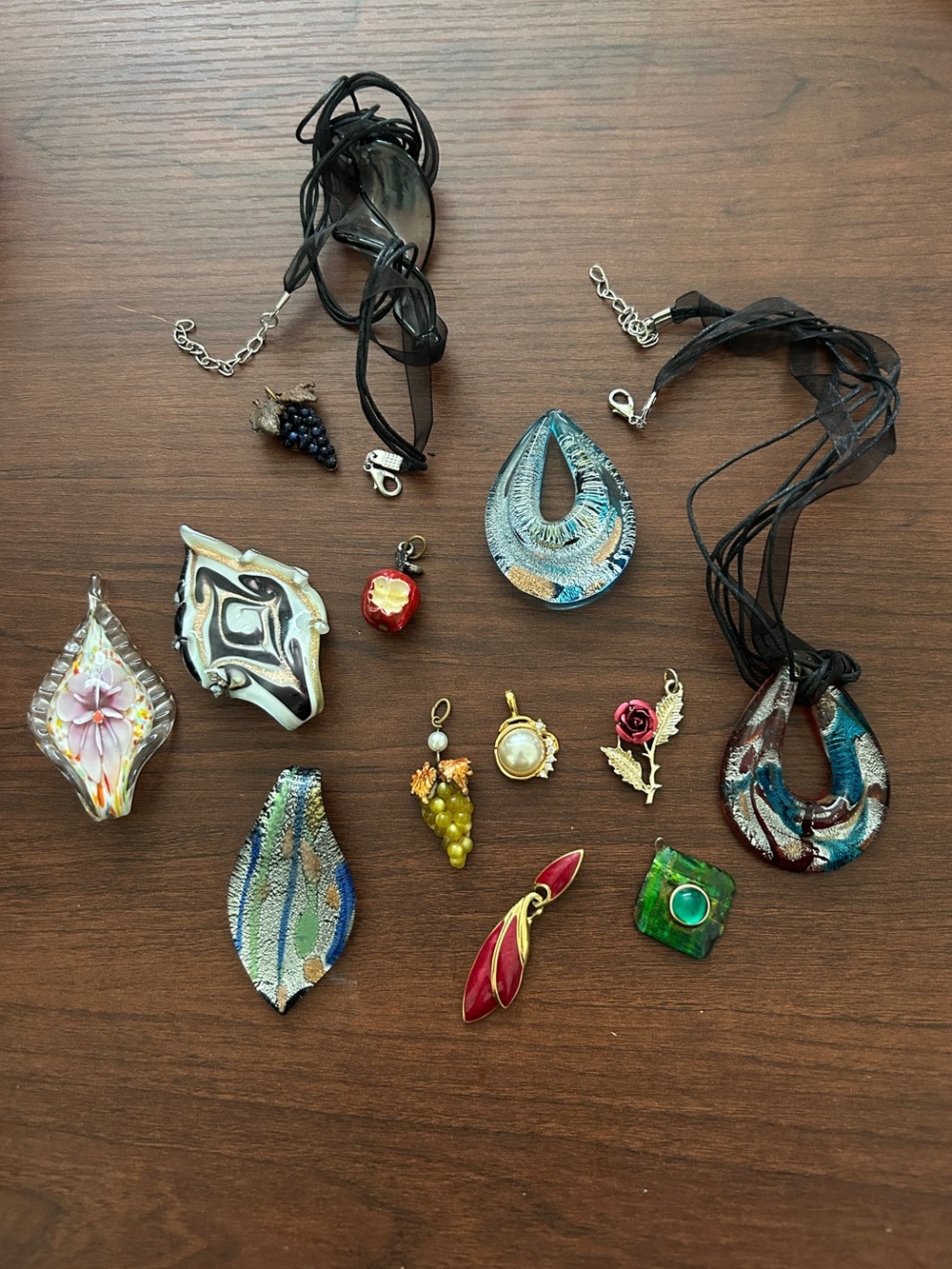 13 Vintage-Style Glass and Costume Jewelry Pendants Necklaces Earring Mix